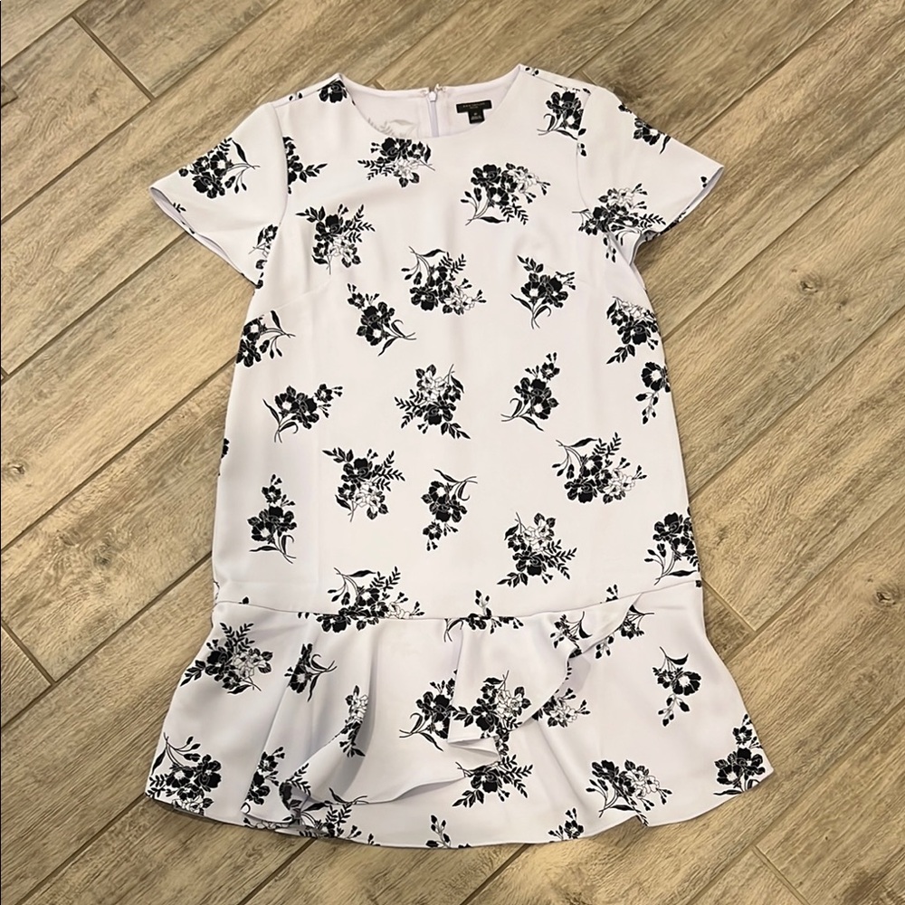 NWT. Ann Taylor Floral Ruffle Hem Dress